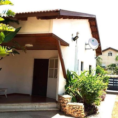 דירת אירוח כפרי בלב קריית שמונה Quriate-Chemoná Exterior foto
