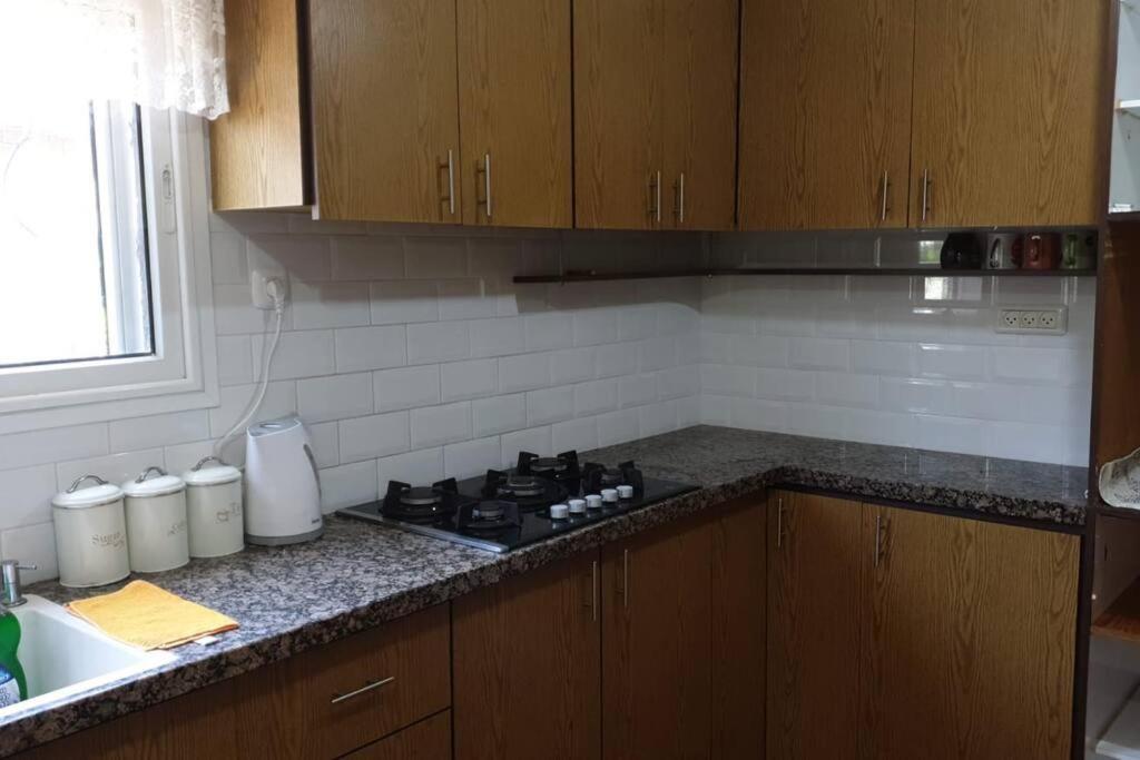 דירת אירוח כפרי בלב קריית שמונה Quriate-Chemoná Exterior foto