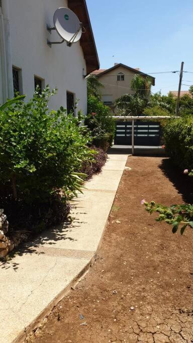 דירת אירוח כפרי בלב קריית שמונה Quriate-Chemoná Exterior foto