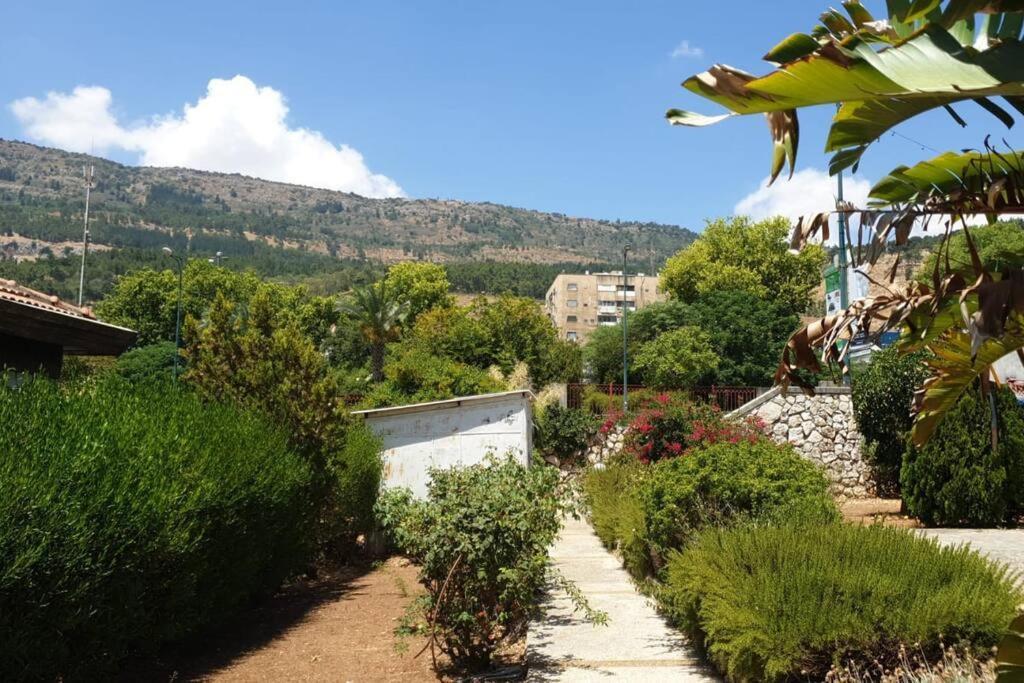 דירת אירוח כפרי בלב קריית שמונה Quriate-Chemoná Exterior foto