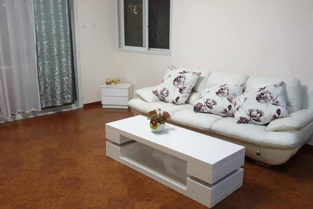 דירת אירוח כפרי בלב קריית שמונה Quriate-Chemoná Exterior foto